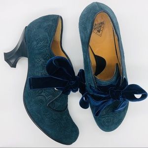 Fluevog Baroque Elisabetta Navy Teal Scalloped Edge French Heel 8.5 Ribbon Laces